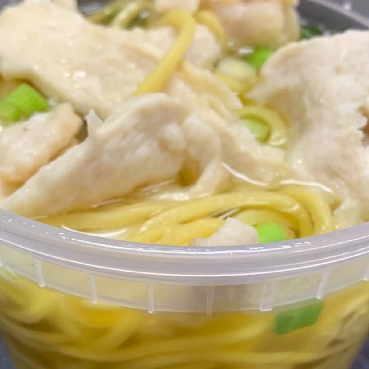 鸡面汤 chicken noodle soup